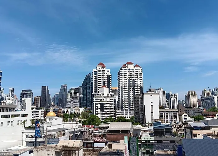 J Thonglor 8