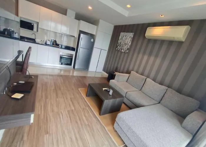 J Thonglor 8 *
