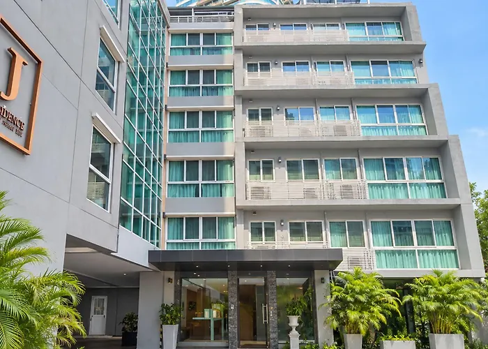 J Thonglor 8 شقة